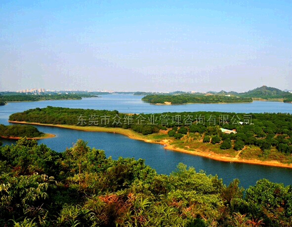 東莞松山湖野戰(zhàn)松湖花?；?  height=